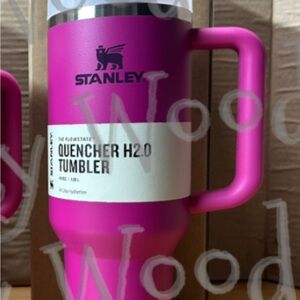Stanley Vibrant Fuchsia Pink Quencher H2.0 Tumbler 40 oz